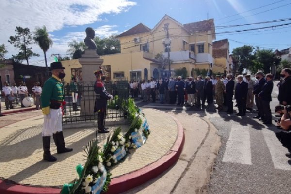 Sentido homenaje al Padre de la Patria en Capital