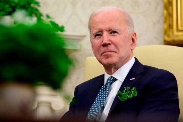 ¡Quítenle a Joe Biden el maletín nuclear!