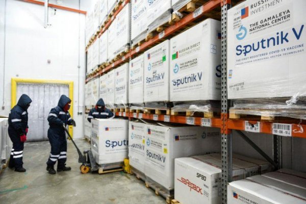 COVID-19: llegarán 500.000 dosis de la Sputnik V al país