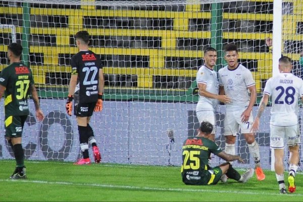 Defensa hizo dos goles a favor, dos en contra y fue empate ante Talleres