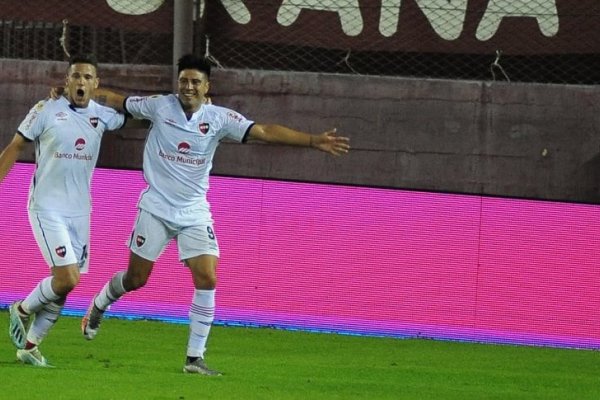 El Newell's de Burgos reaccionó, se lo dio vuelta a Lanús y sumó su primera victoria