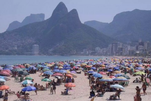 Río de Janeiro reduce restricciones mientras el coronavirus hace estragos en Brasil