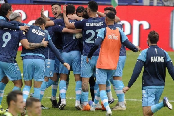 Racing eliminó a Vélez y espera por el ganador del Superclásico