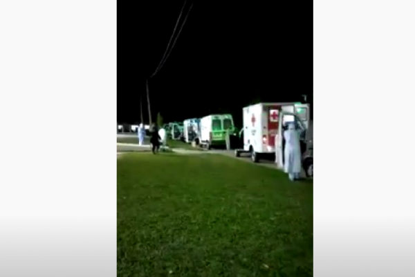 Impresionante espera de ambulancias en el Hospital de Campaña en Corrientes