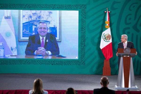 López Obrador anunció a Alberto Fernández envío de 800.000 vacunas AstraZeneca