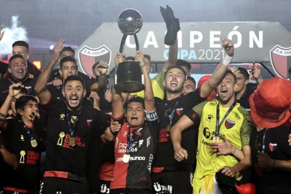 Colón goleó a Racing y se coronó campeón de la Copa Liga Profesional