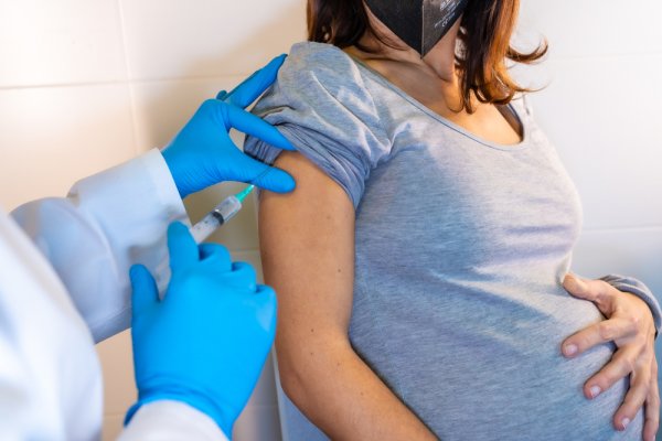 Las embarazadas tendrán prioridad para ser vacunadas contra el coronavirus