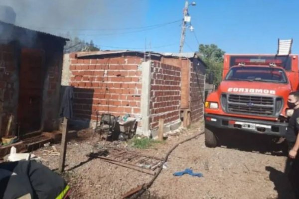 Se incendió una casa con seis chicos que fueron encerrados por sus padres