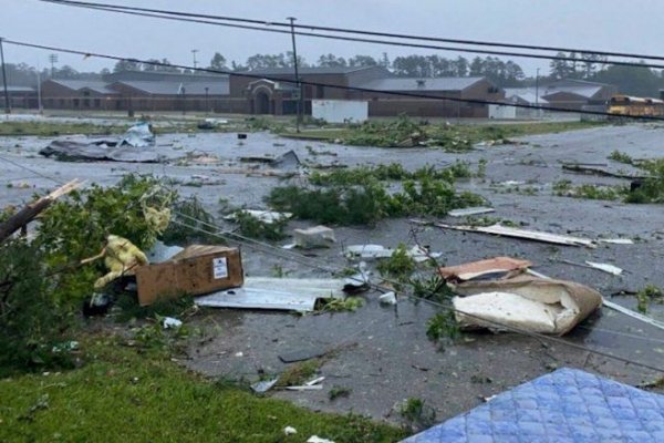 Nueve niñas y un adulto murieron en un accidente de tránsito en medio de una tormenta