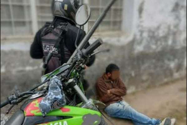 Demorado por disturbios en la vía pública: Agredió a transeúntes y policías