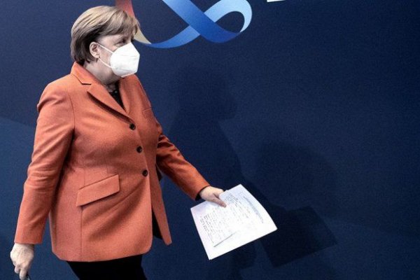 Alemania confirmó que Angela Merkel combinó vacunas: recibió dosis de AstraZeneca y Moderna