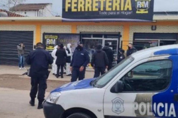 Un ferretero mató a un ladrón que lo asaltó e hirió a un cliente