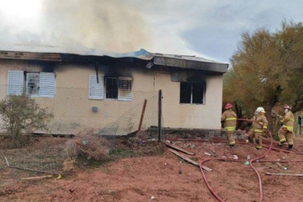 Dos operarios muertos y un docente grave luego de una explosión en una escuela