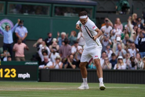 Federer, en octavos de Wimbledon con casi 40 años