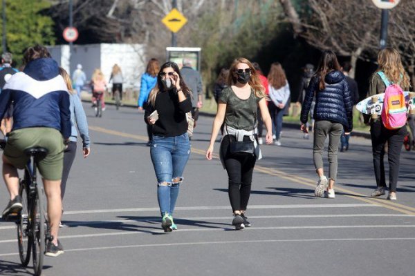 Tras un año de pandemia, casi la mitad de los argentinos no están satisfechos con su vida