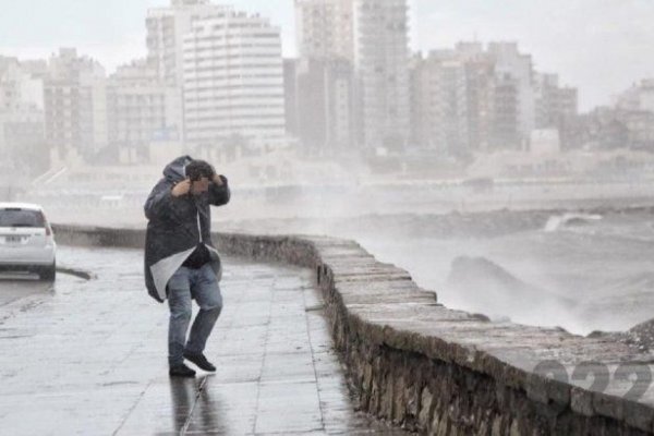 Sigue el alerta naranja por vientos de hasta 90 km/h en Mar del Plata y la costa