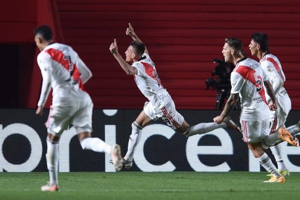 River venció a Argentinos y se metió en los cuartos de final