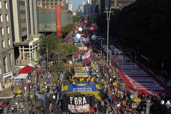 Miles de brasileños salieron a las calles para pedir un juicio político a Bolsonaro