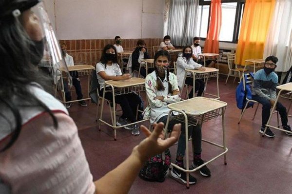 Vuelven las clases presenciales y las reuniones sociales en Córdoba