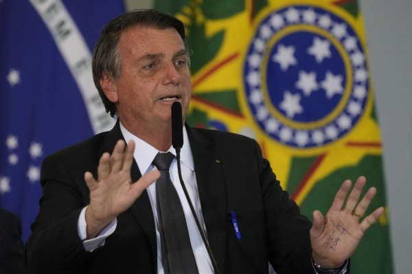 Jair Bolsonaro: “Los argentinos están escapando hacia Brasil”