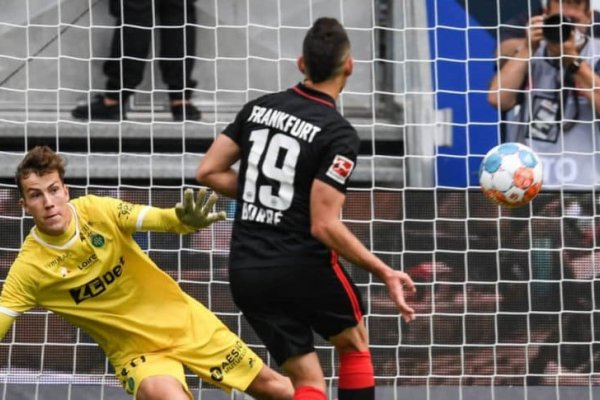 Tras irse de River, Borré anotó un gol con el Eintracht Frankfurt