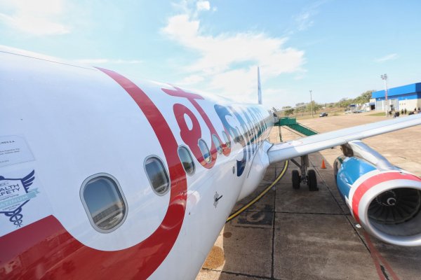 Vuelo de bautismo: arribó el primer avión de JetSmart