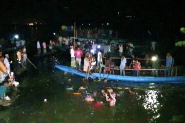 Al menos 19 muertos en colisión de dos barcos en Bangladesh