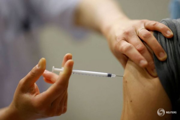 Francia advirtió que suspenderá a trabajadores de la salud que no estén vacunados