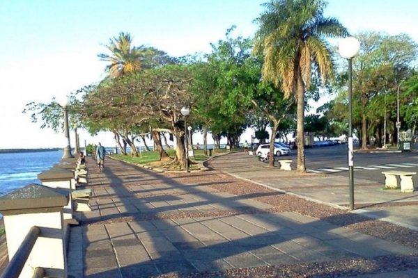 Jueves fresco con cielo ligeramente nublado en Corrientes