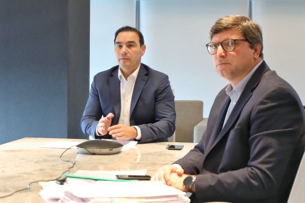 Valdés se reunió con directivos de una multinacional interesada en invertir en Corrientes