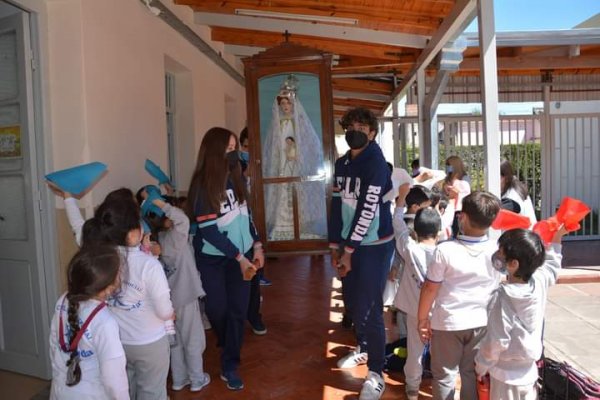 Día de fiesta en la Escuela parroquial La Rotonda con la visita de la Virgen de Rosario