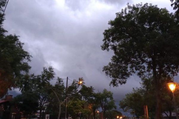 Día húmedo con cielo nublado en Corrientes