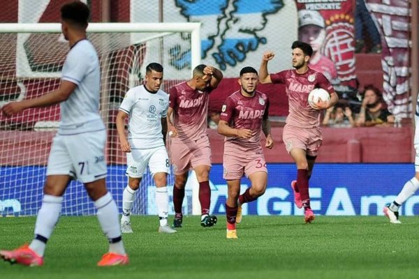 Con goles de los correntinos, Lanús igualó con Talleres y el resultado favoreció a River