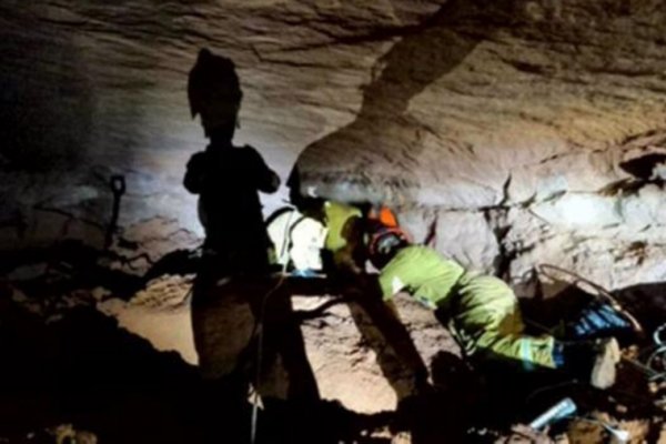 Nueve bomberos murieron por el desmoronamiento de una gruta