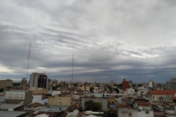 Cielo mayormente nublado en Corrientes