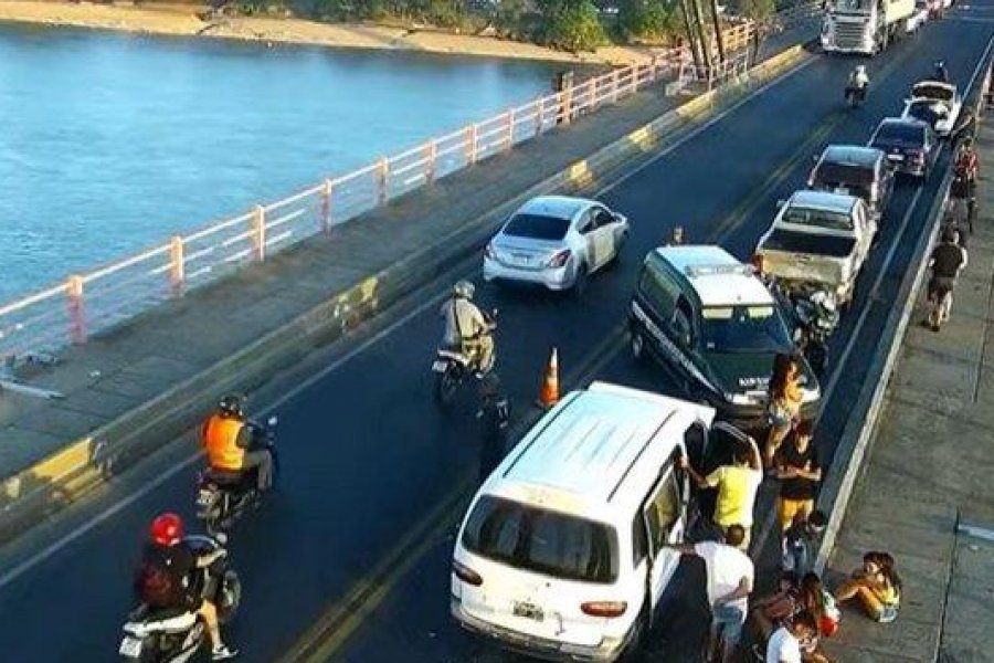 Demoras por un choque en cadena en el puente Chaco Corrientes