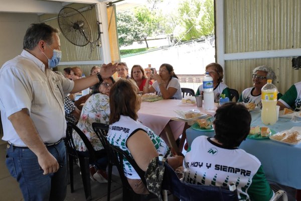 Más de un centenar de abuelos recorren Corrientes