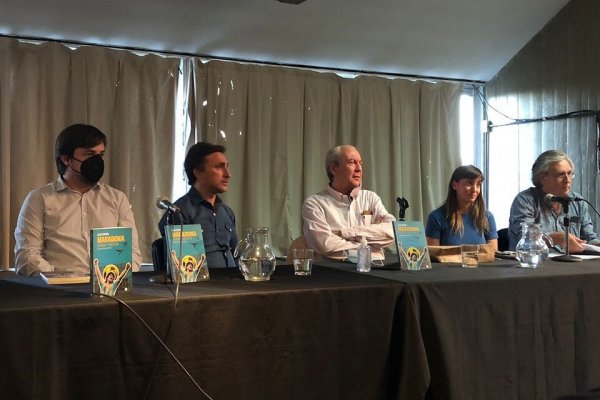 Maradona en la Biblioteca Nacional