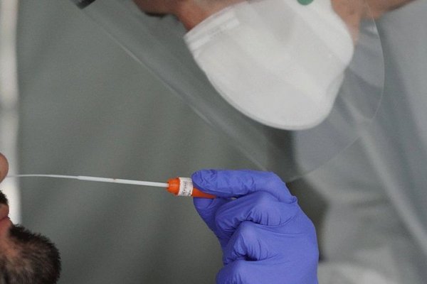 Un brote de contagios en Córdoba sumó 90 casos, 800 aislados e investigan si es Ómicron