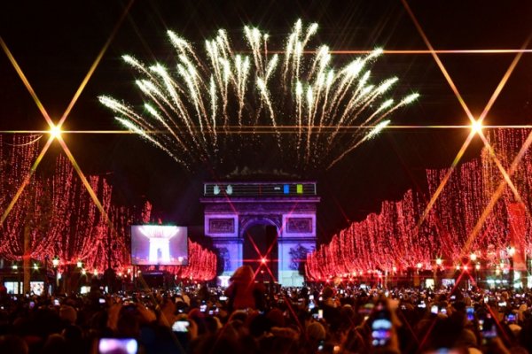 París anula fuegos artificiales y conciertos de fin de año por la pandemia