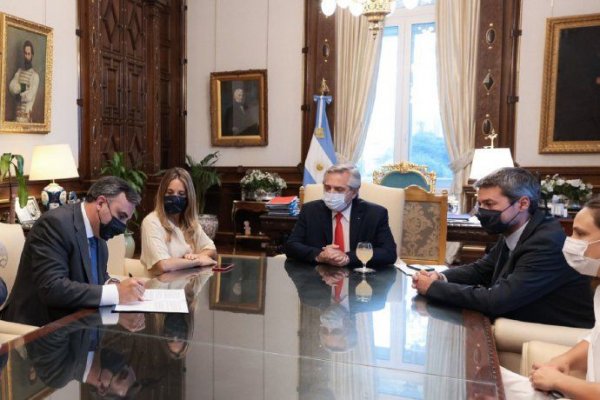 Fernández anunció el congelamiento de precios para el turismo durante el verano 2022