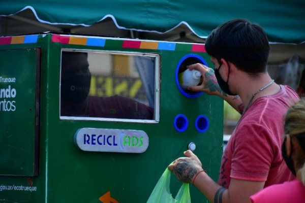 La Municipalidad aumenta el monto de canje de botellas por crédito en la tarjeta SUBE