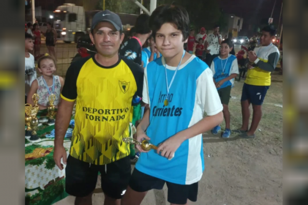 El Tornado que marca la cancha en Corrientes: Un club que saca a los pibes de la calle y les pone una pelota bajo la suela