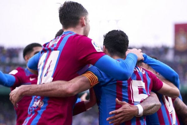 Barcelona remontó el partido y venció al Elche por La Liga de España