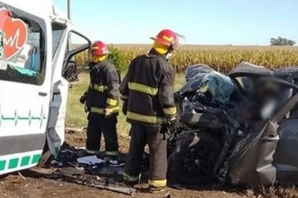 Siete muertos tras el choque de una ambulancia y una camioneta