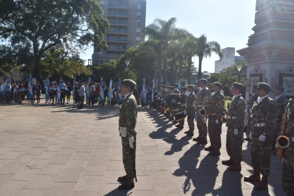 Día del Himno: LA Banda del Ejercito tocó en plaza Mitre