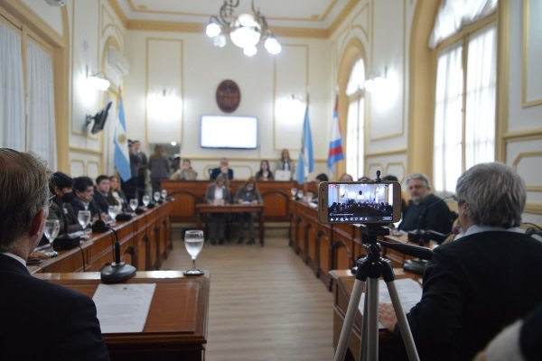 El Concejo promueve la enseñanza de robótica y desalienta el consumo de tabaco