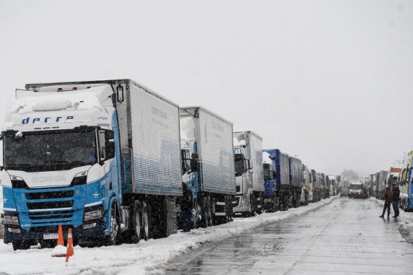 Mendoza: miles de camioneros esperan la reapertura del paso Cristo Redentor hacia Chile