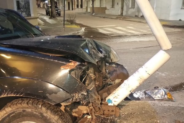 Corrientes: Impactante choque en pleno centro de un municipio en el interior