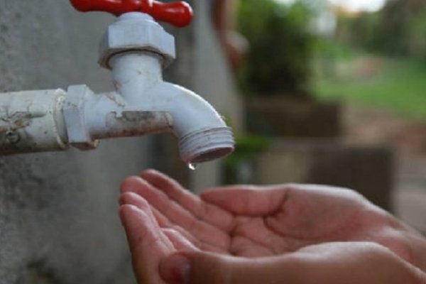 Alertan por falta de agua y baja de presión en un barrio correntino